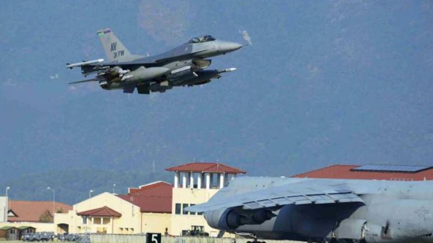 Suspected Russian warplanes kill scores in Syrian city: rescue workers