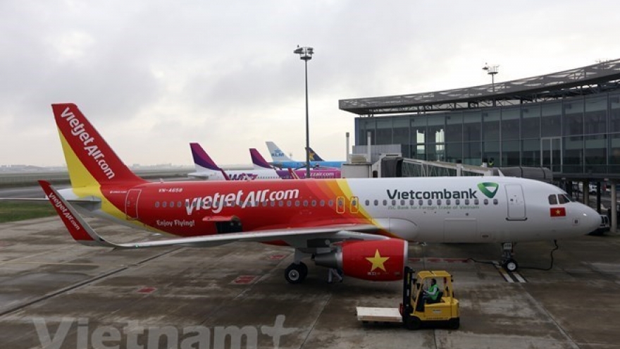 Air passengers surge during Tet festival