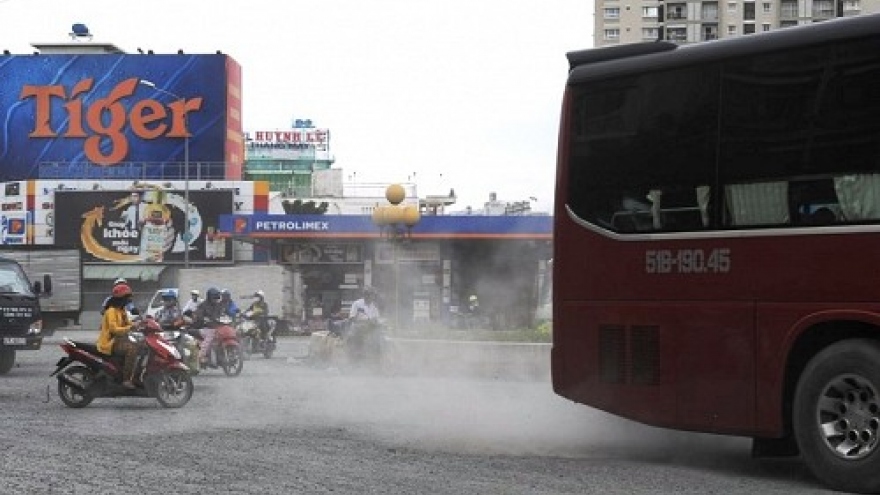 
        Rising odor, air pollution terrorize HCM City residents
                              