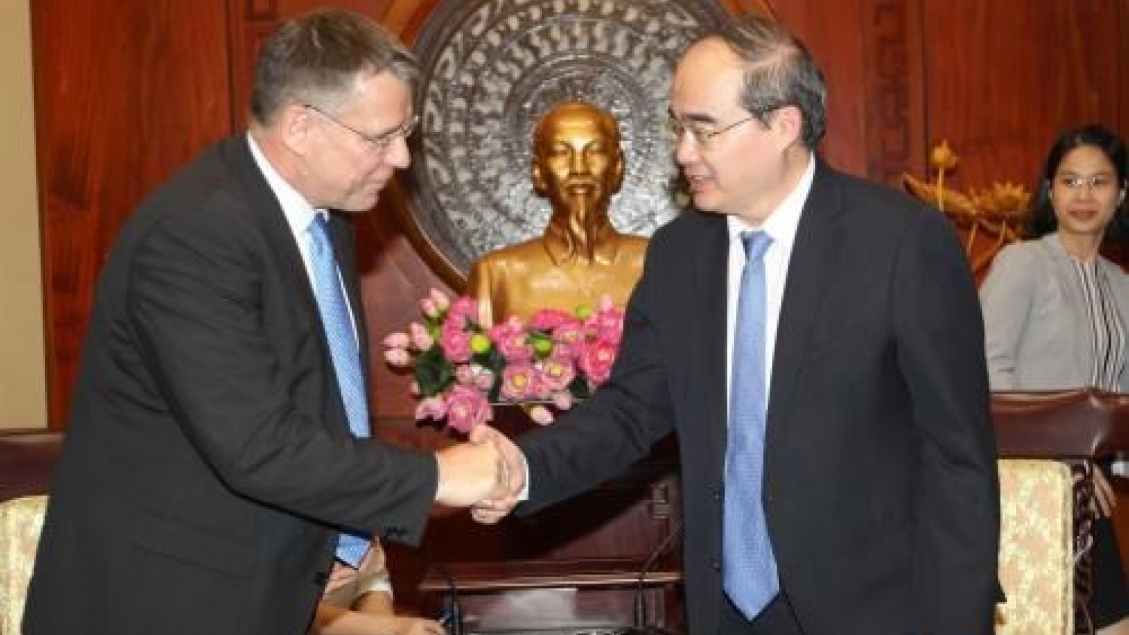 HCM City ready to cooperate with Airbus in smart transport development