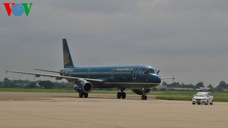 Airlines pay VND10 billion in compensation for delays