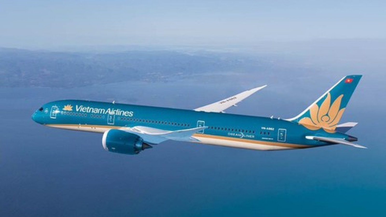 Vietnam Airlines adjusts flight schedule due to typhoon Mitag