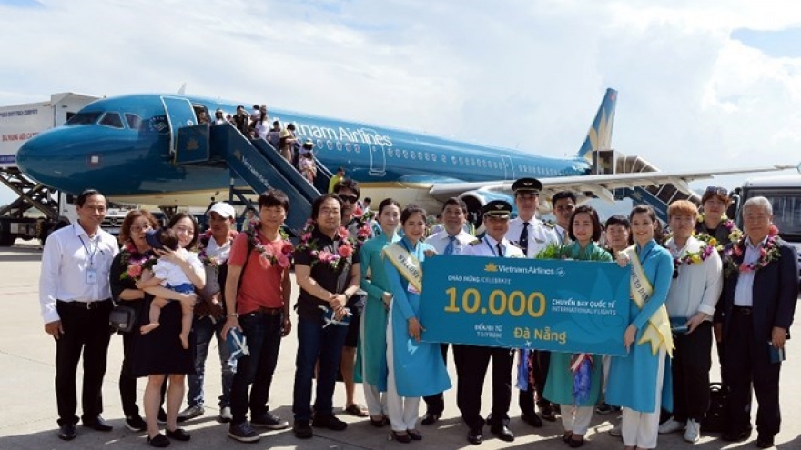Vietnam Airlines celebrates 10,000th int’l flight to Da Nang