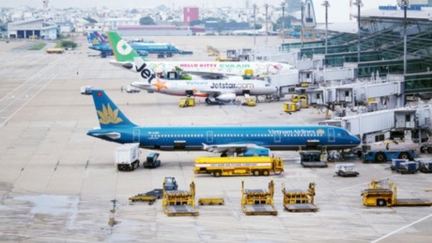 Airlines resume flights to airports in central region