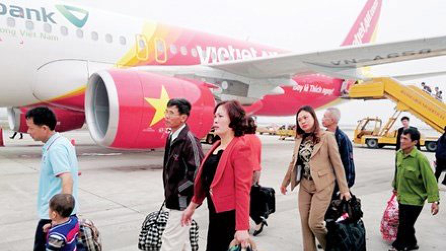 Tan Son Nhat International Airport welcomes 25 millionth passenger