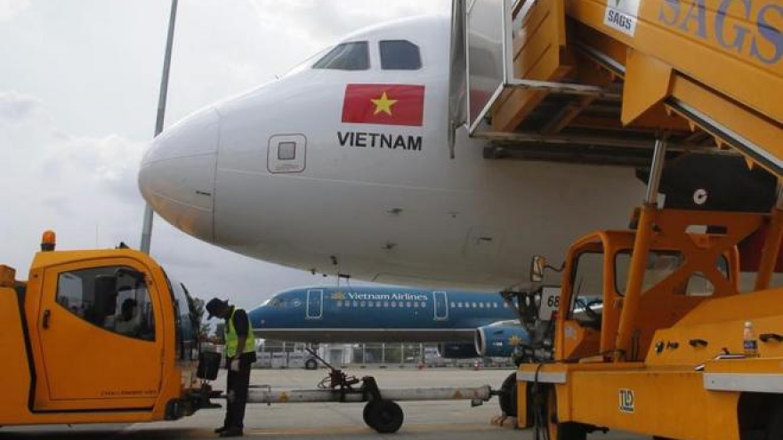 Airlines cry out as Saigon airport forces empty planes to park elsewhere