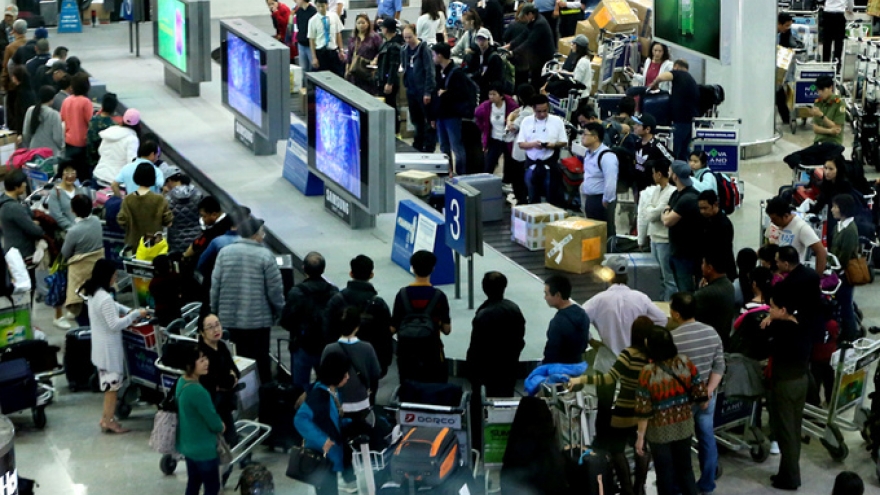 Baggage handler nabbed at airport for stealing passengers' phones