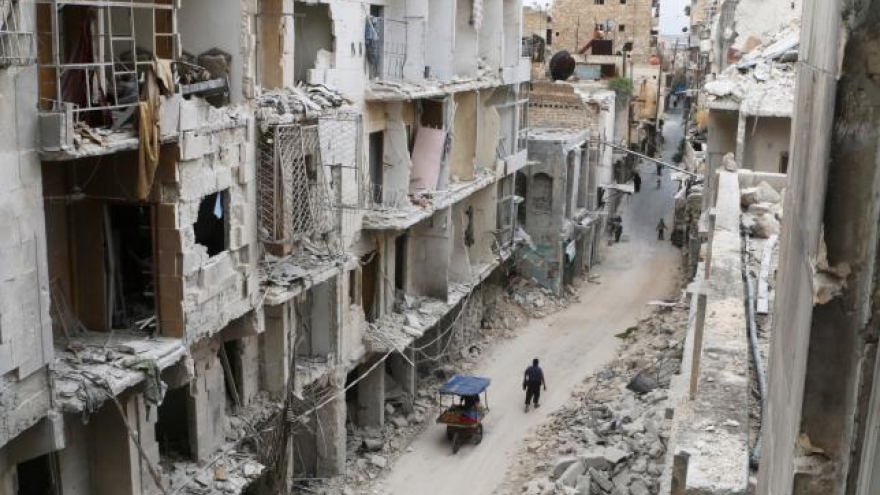 Syrian warplanes counter-attack rebels near Aleppo