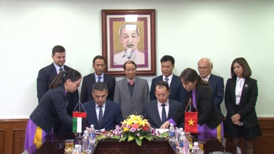 Vinacomin signs alumina export deal with UAE partner