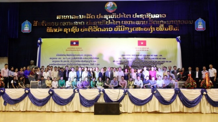 
        Vietnamese alumni in Laos meet up
                              