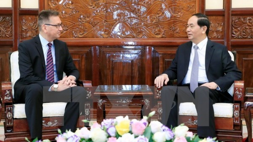 President receives outgoing Finnish, Greek ambassadors