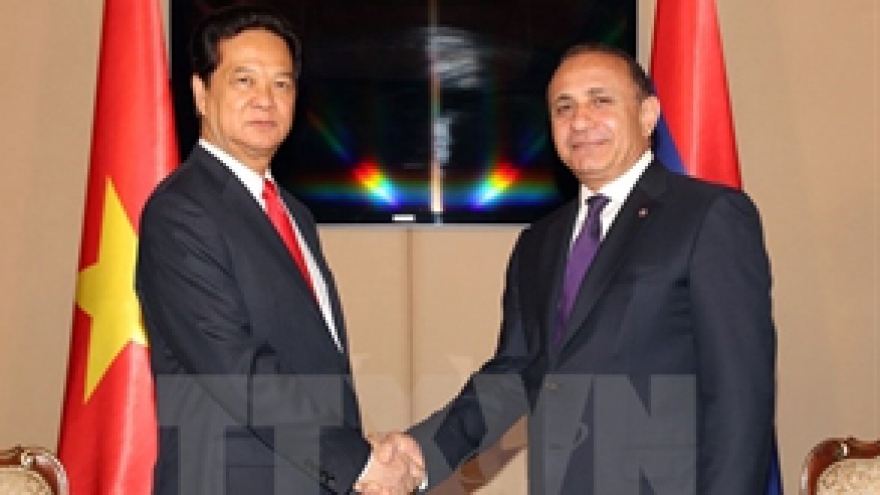 PM suggests joint cooperation committee with Armenia