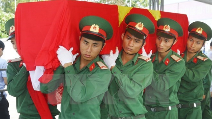 Volunteer soldiers’ remains laid to rest in Kon Tum