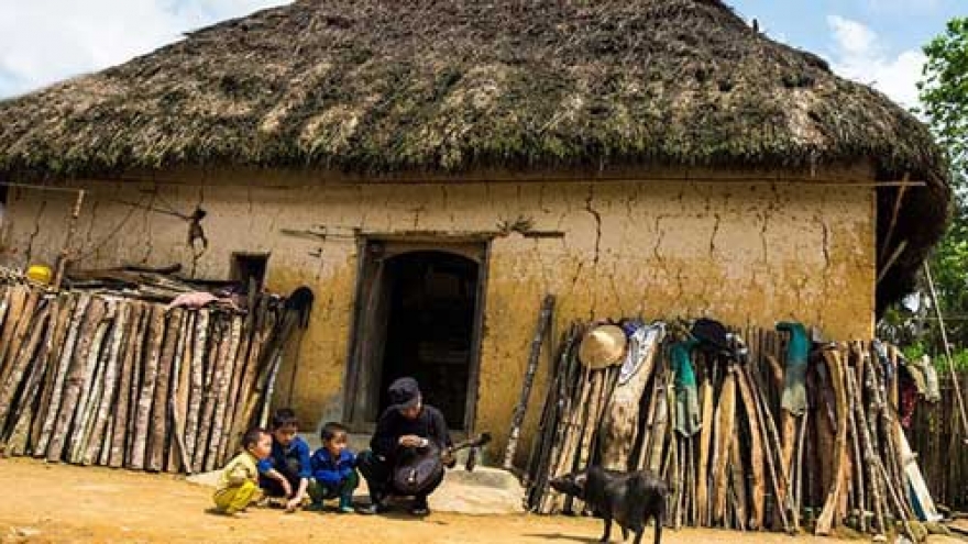 Original houses of Ha Nhi ethnic minority people