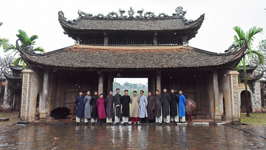 Men encouraged to wear traditional long dress