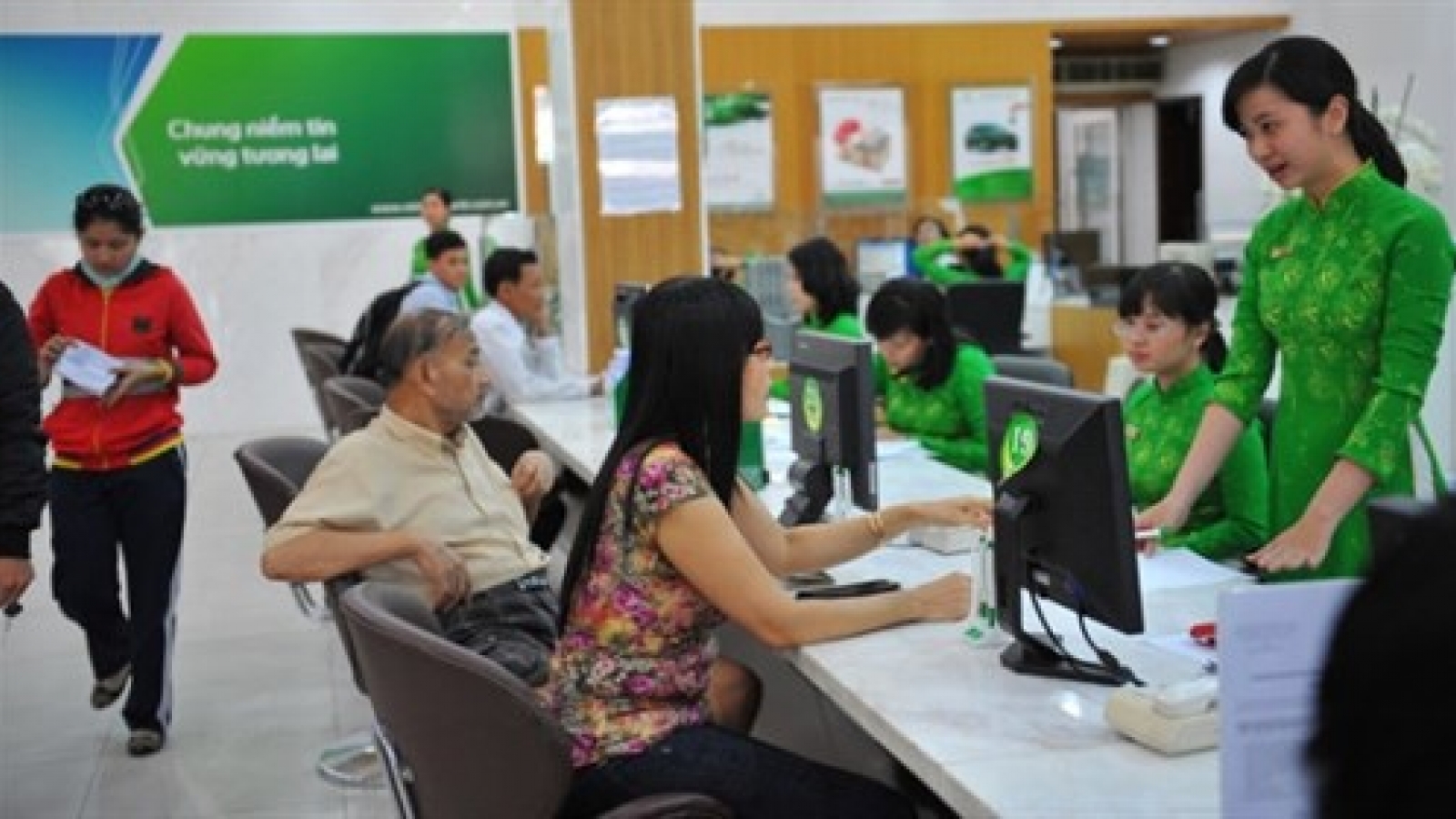Vietcombank to sell shares to Singaporean investment fund