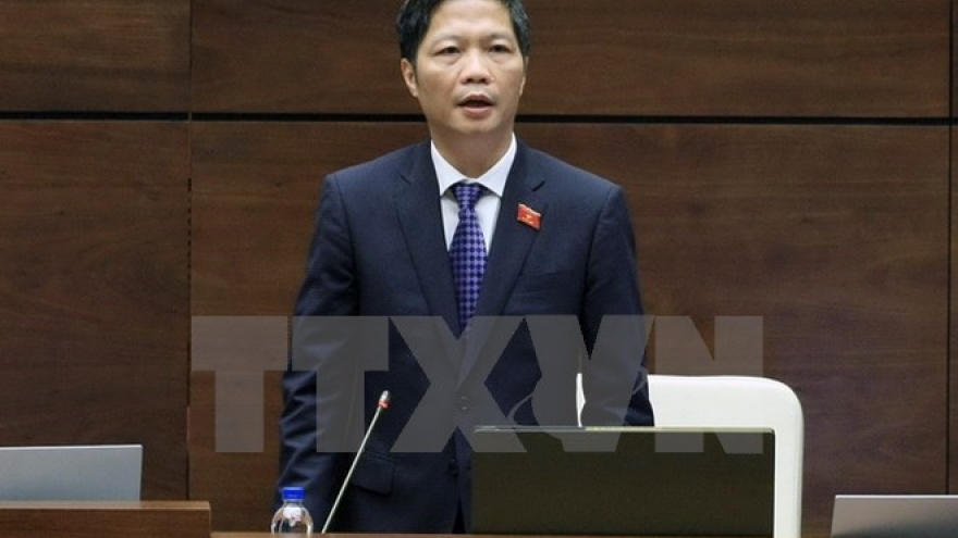 
        Mixed views on industry minister’s answers to questions at NA session
                              