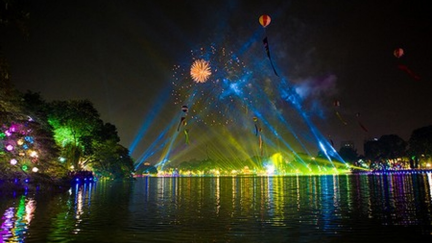 Vietnam cities mark ASEAN 50th anniversary with light show
