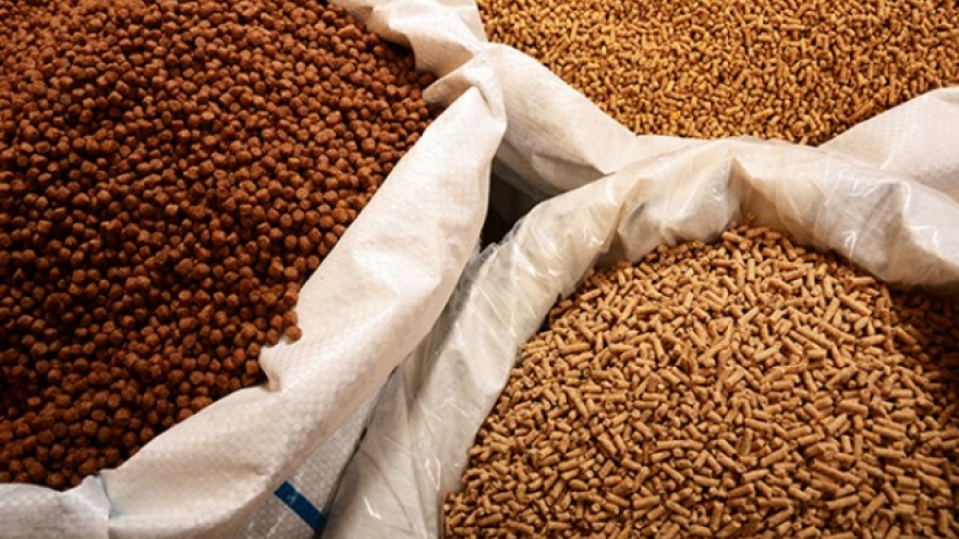 
        Animal feed imports from China surge
                              