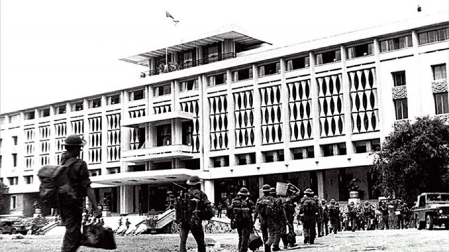 Anti-American war photos by late journalist on display