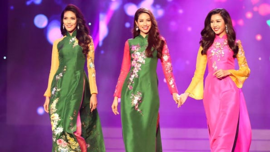 Supermodels ignite the runway in HCM City