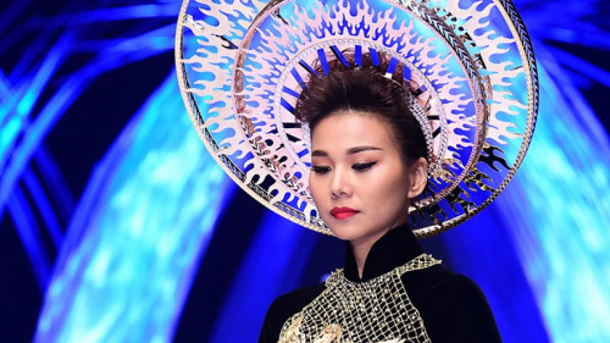 
        Photos: US$60,000 Ao Dai is Vietnam record
                              