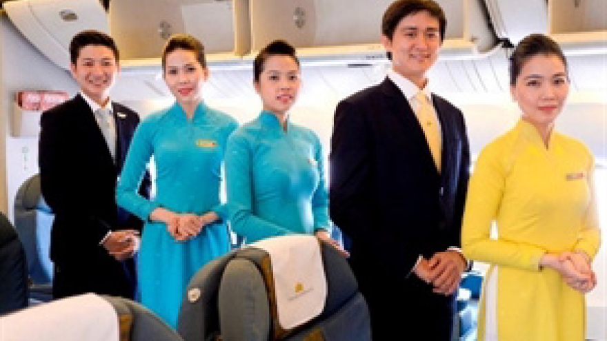 National carrier Vietnam Airlines unveils new staff uniform