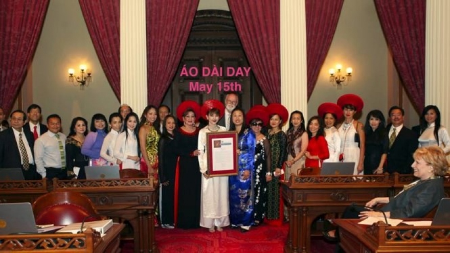  California announces special day for Vietnamese ao dai
