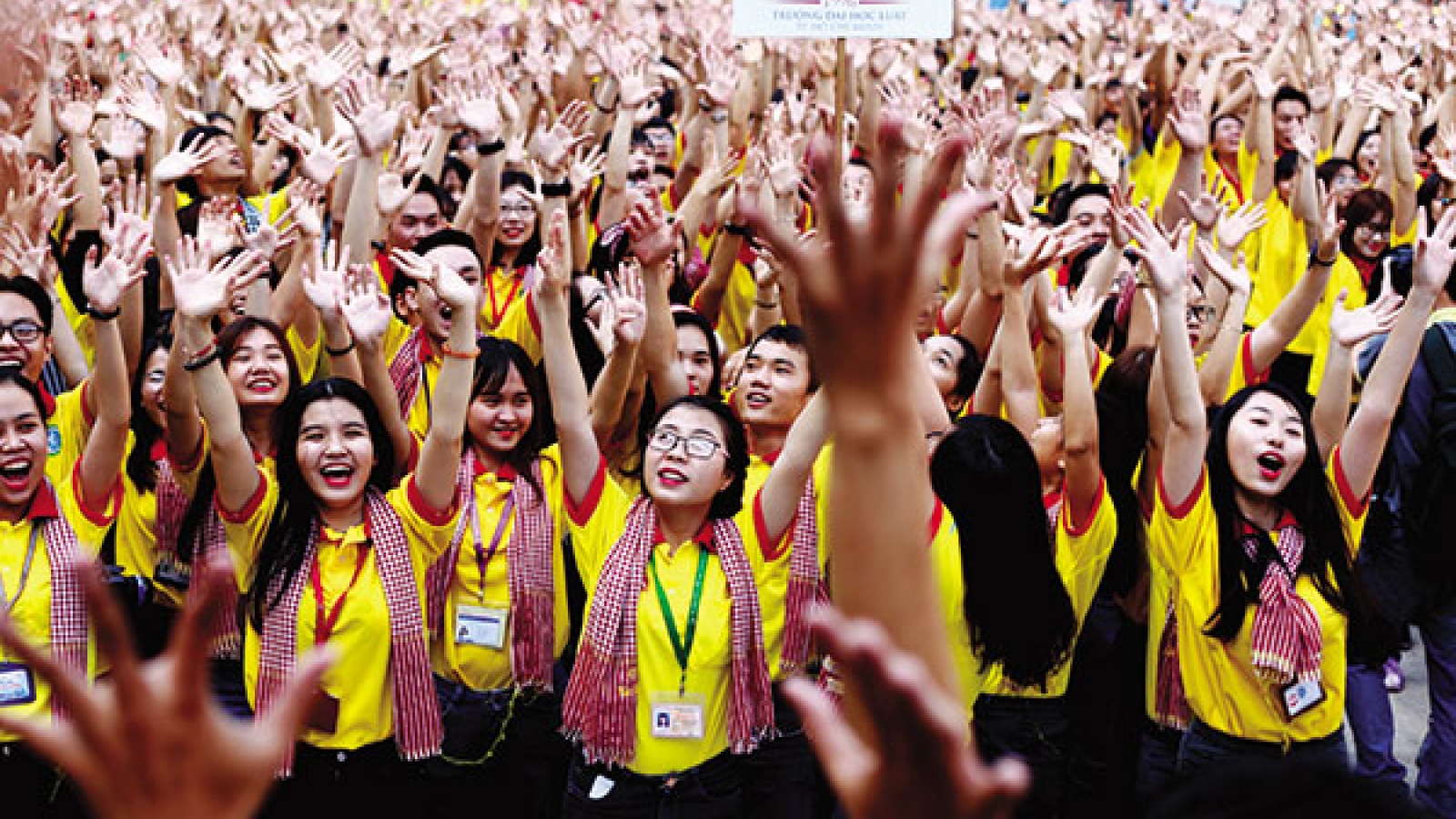Against tide, APEC seeks deeper trade integration