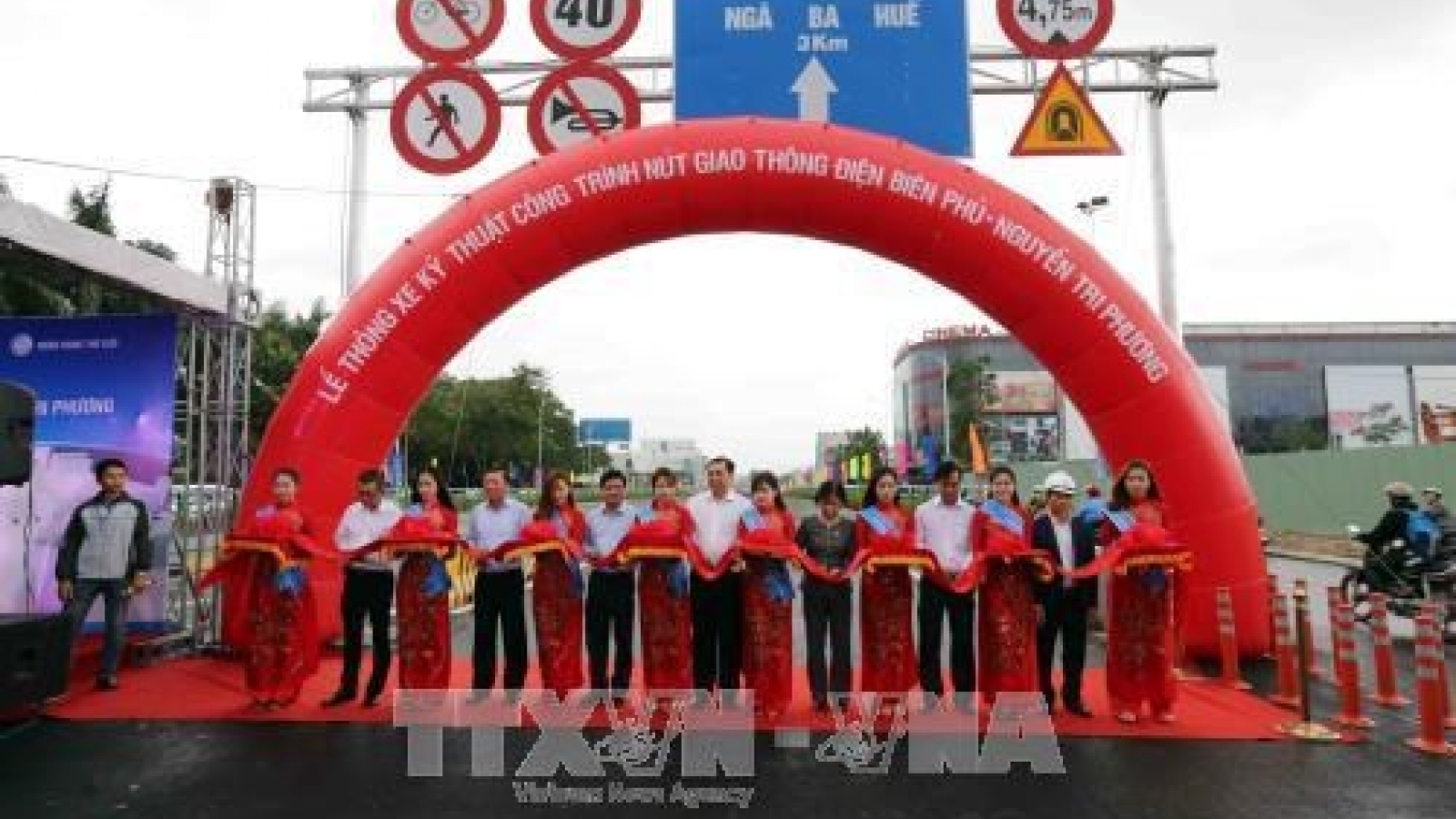 Da Nang opens traffic to tunnel ahead of APEC 2017