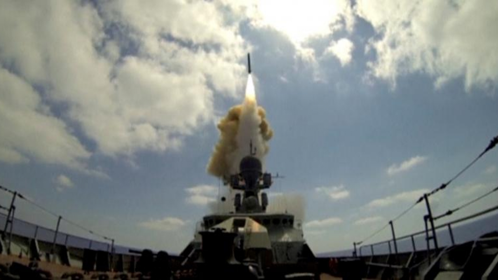 Russian cruise missiles target Syria