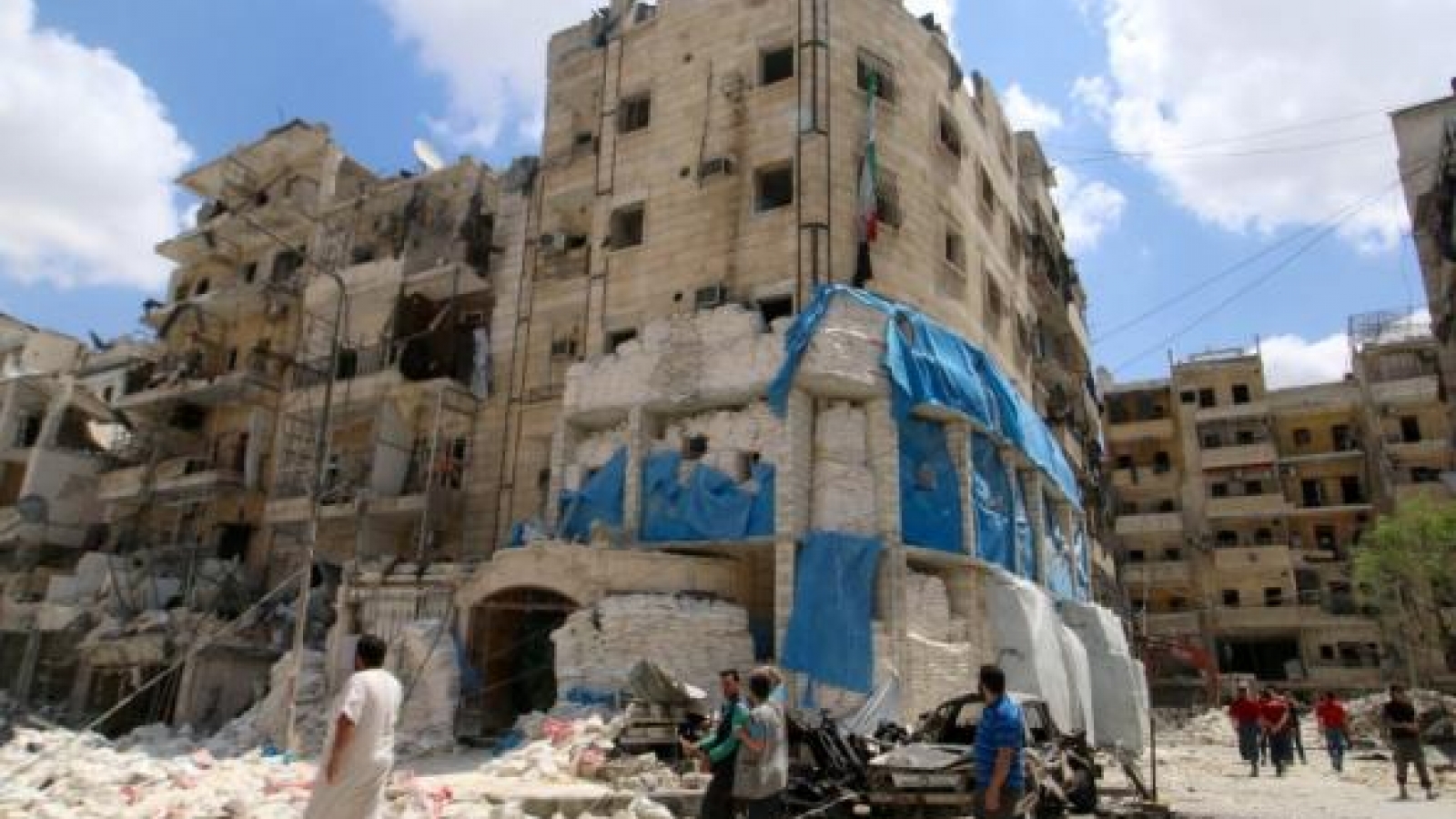 Air strikes on Aleppo hospital kill doctors and children