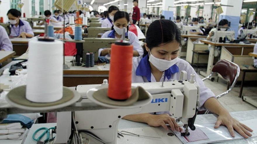 Vietnamese apparel firms avoid stock market for now