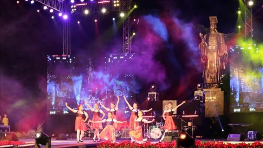 Hanoi rings in 2019 with New Year’s festivities