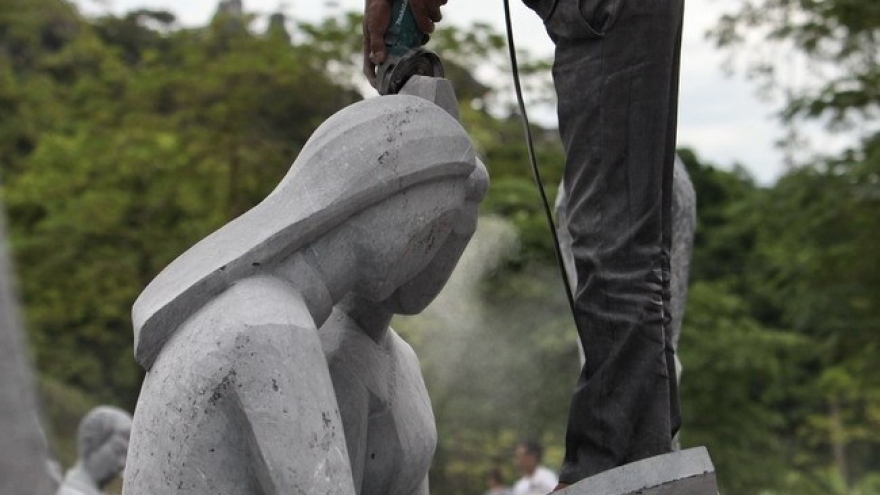 
        Hanoi honours more traditional craft villages
                              
