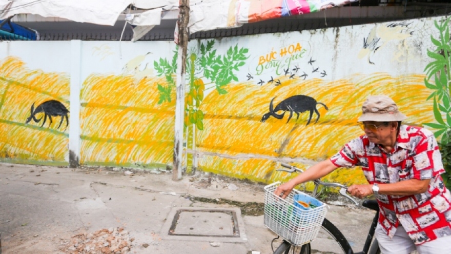 75-year-old artist's murals bring new life to Saigon alleys