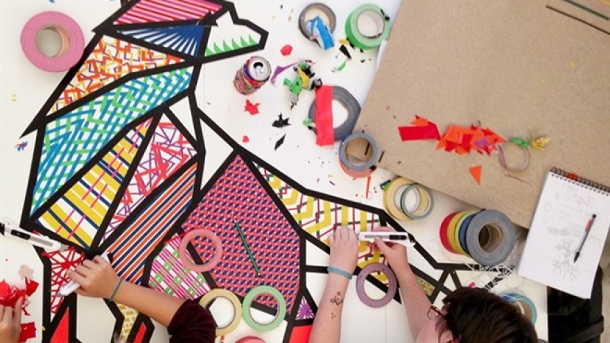 Adhesive tape artists on tour in Vietnam