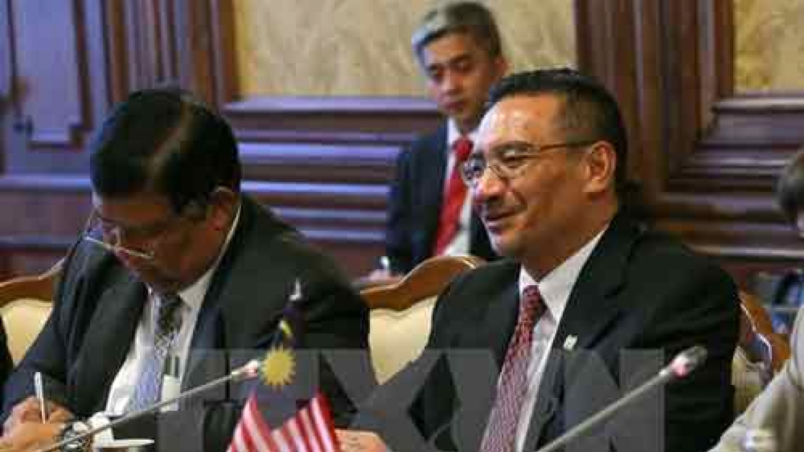 Malaysia urges ASEAN to resolve differences in East Sea issues