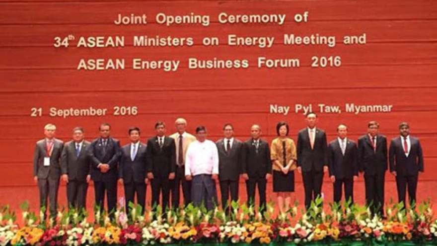 ASEAN states pledge intensified cooperation in energy security