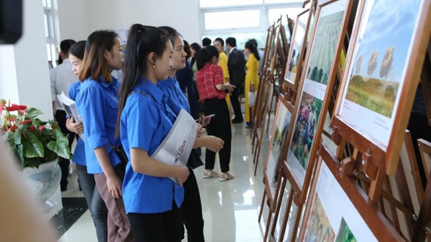 ASEAN photo, documentary exhibition opens in Hoa Binh