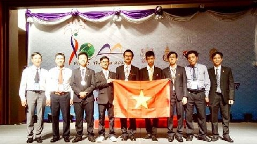 Vietnam wins two silvers at int’l astronomy Olympiad in Thailand