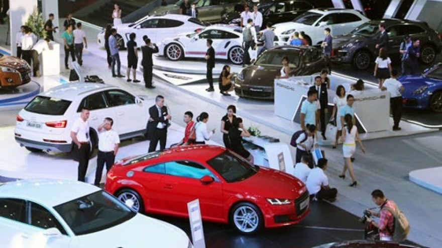 
        State gives approval for big players to dominate automobile market
                              