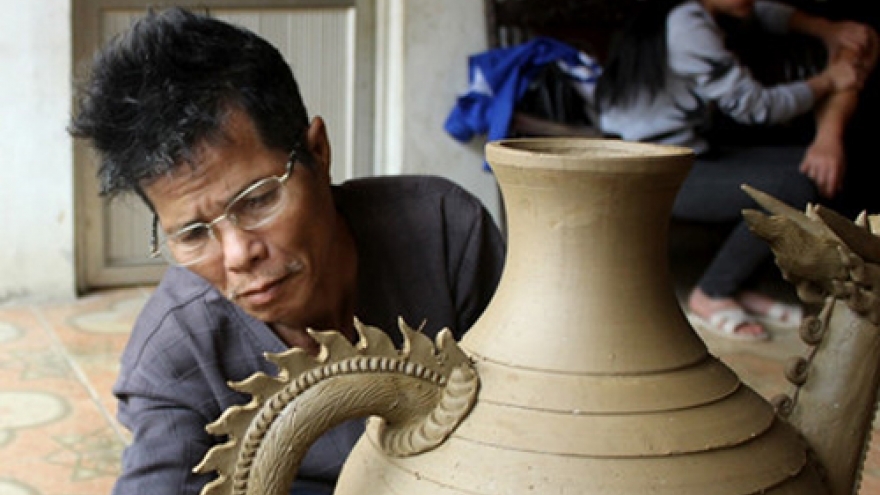The rustic pottery art of Huong Canh