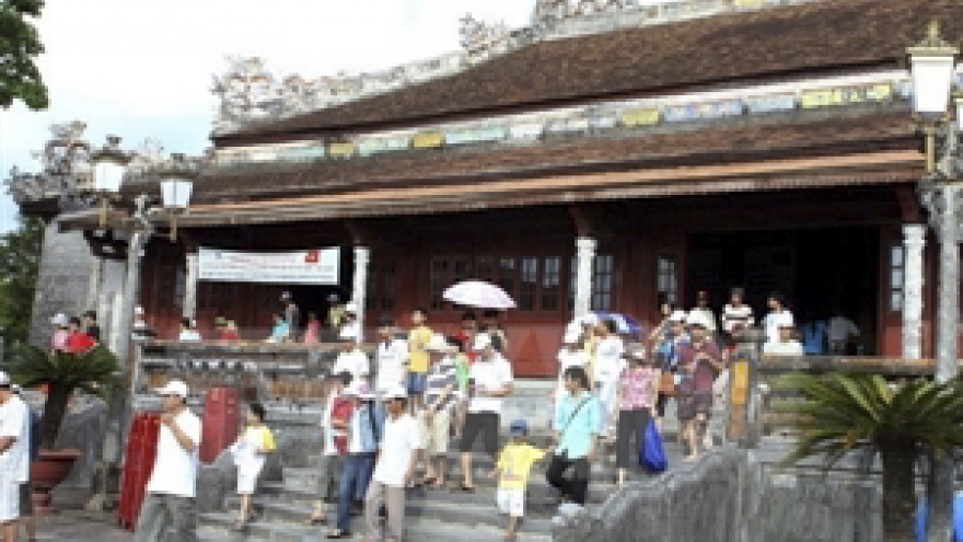 Tourists flock to Hue during holiday week