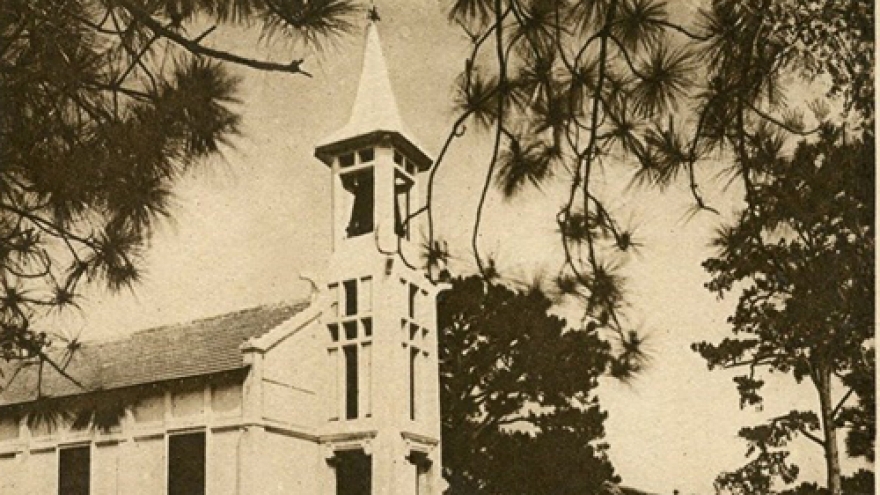 Century-old postcards keep Da Lat’s charm alive