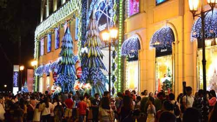 City dwellers gear up for Christmas