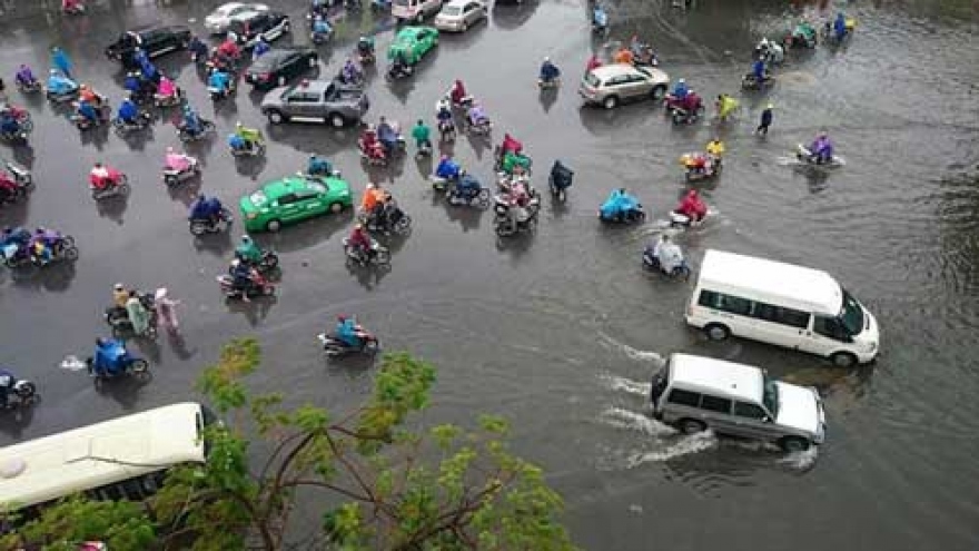 Hue roads flooded with torrential rain
