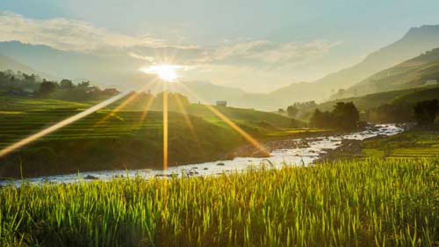 Vietnam: A mosaic of contrast by French photographer