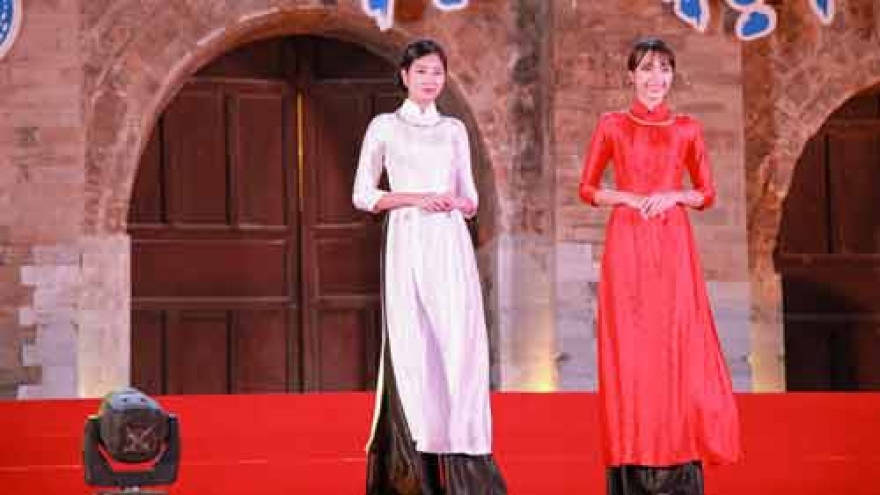 Ao Dai honoured at “Memory of Hanoi” event