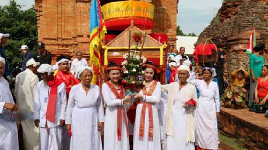 Cham people in Ninh Thuan busy for Kate festival